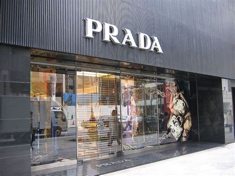 prada fabbrica abbigliamento|prada apparecchiature.